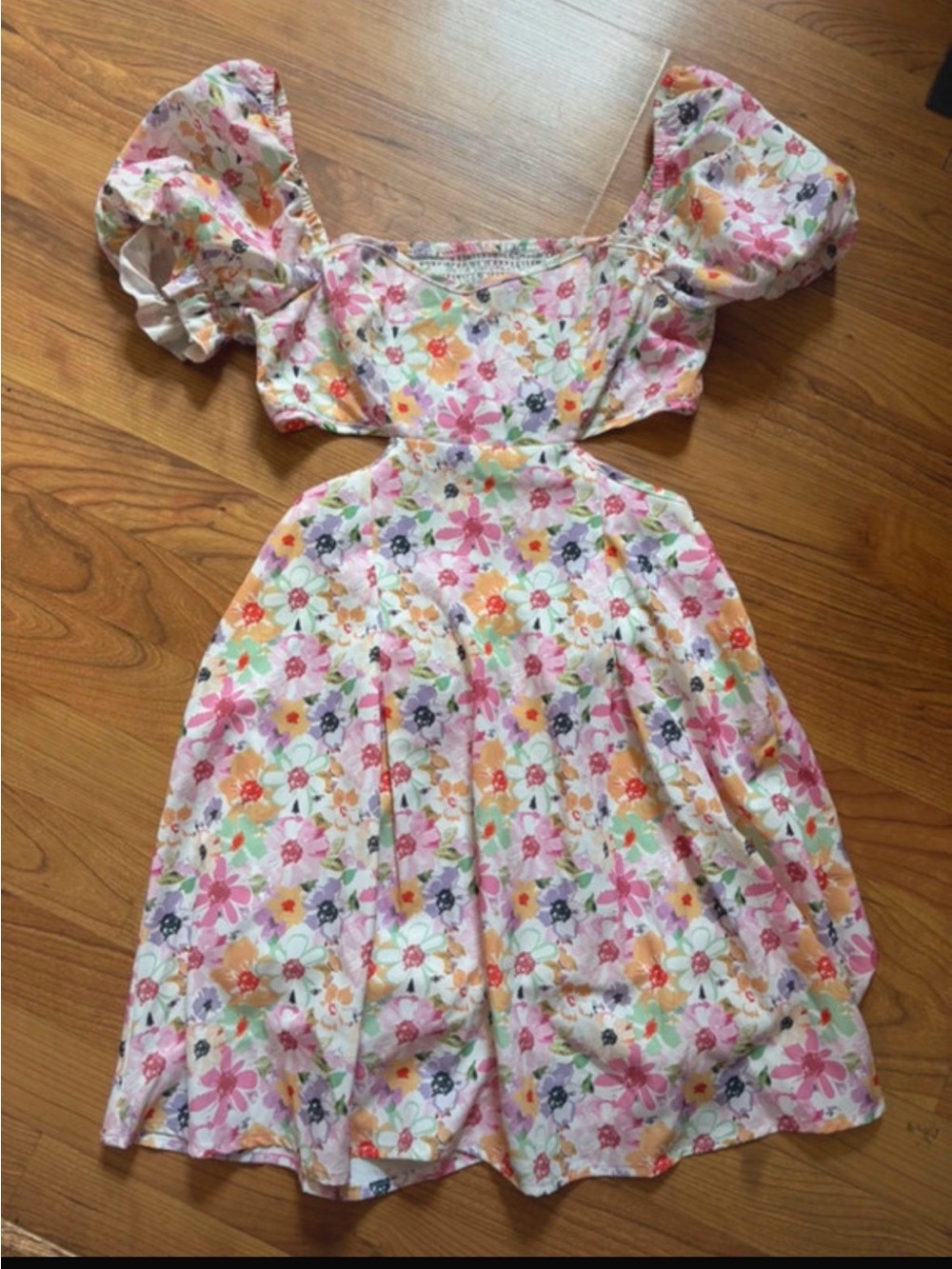 SHEIN Pink Floral Cutout Mini Dress with Puff Sleeves